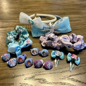 Disney’s Frozen Girl’s Hair Accessories with Cosmetic Bag